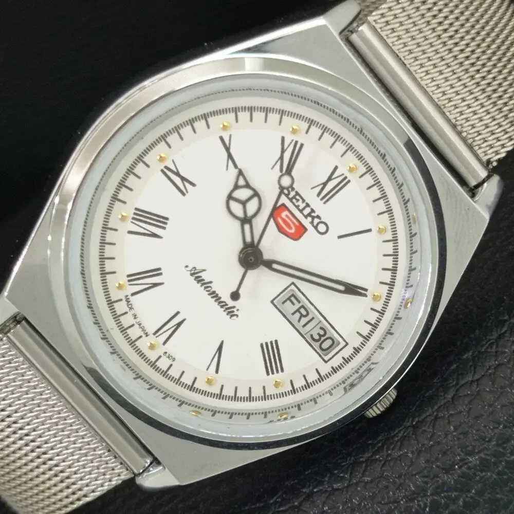 Vintage 1981 Seiko Automatic Mens Silver Watch W/daydate & Red accents